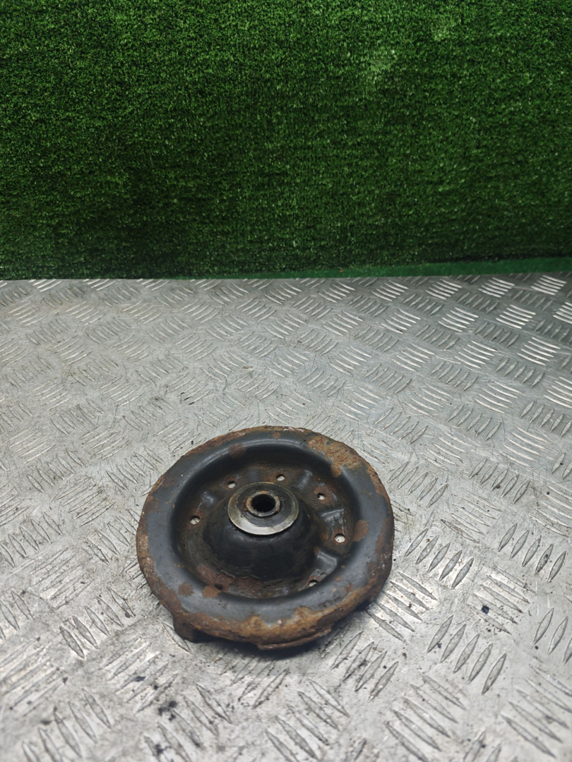 опора амортизатора верхняя (чашка) Toyota Corolla 7 поколение (E100) 1995, 1.3 л., 4E-FE, бензин, МКПП, хетчбэк 3 дв. - фото №1