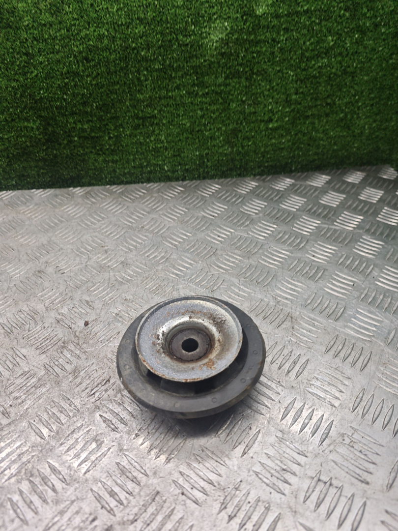 опора амортизатора верхняя (чашка) Volkswagen Golf 3 поколение 1995, 1.3 л., бензин, МКПП, хетчбэк 3 дв. - фото №1