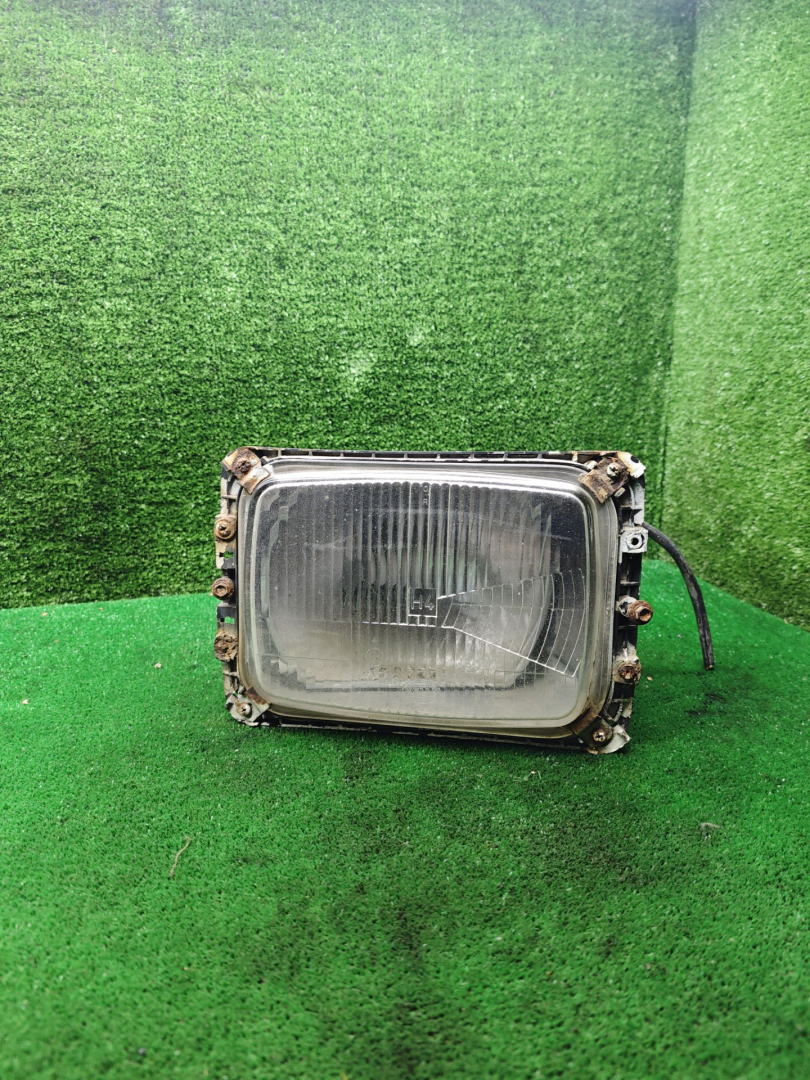 фара правая Mercedes-Benz T1 207-210D W601 1993, 2.3 л., OM 601.940, дизель, МКПП, фургон - фото №1