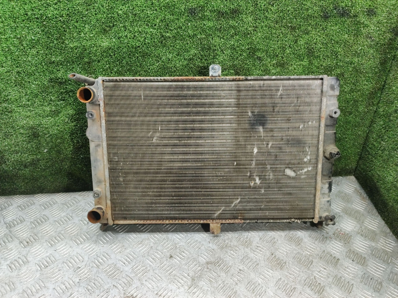 радиатор (основной) Lada 2114 1 поколение 2005, 1.5 л., бензин, МКПП, хетчбэк 5 дв. - фото №1