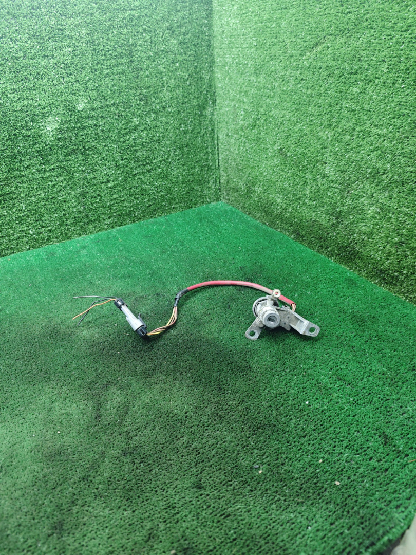 личинка дверного замка Opel Sintra 1 поколение 1997, 2.2 л., X 22 XE, бензин, МКПП, минивэн - фото №1