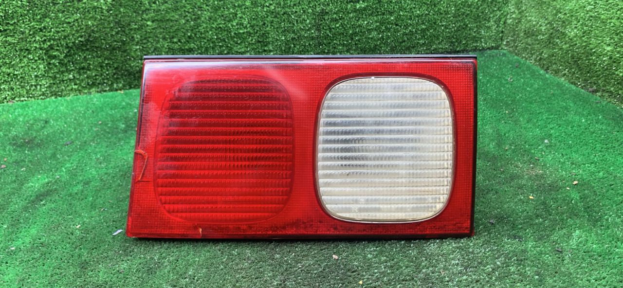 фонарь крышки багажника правый Toyota Picnic 1 поколение XM10 2001, 2.2 л., 3C-TE, дизель, МКПП, минивэн - фото №1