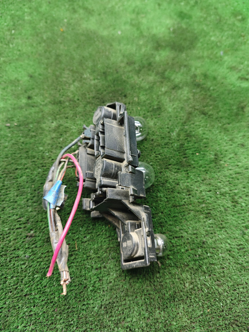 панель заднего фонаря Volkswagen Passat B4 1995, 2.0 л., бензин, АКПП, седан, 3A5946257 - фото №1