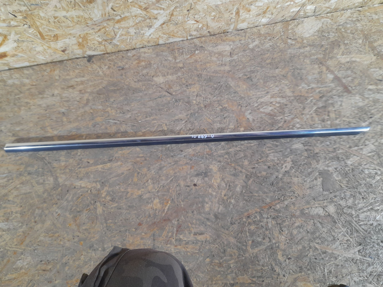 молдинг стекла Skoda Superb 1 поколение 2006, 2.8 л., бензин, АКПП, седан - фото №1