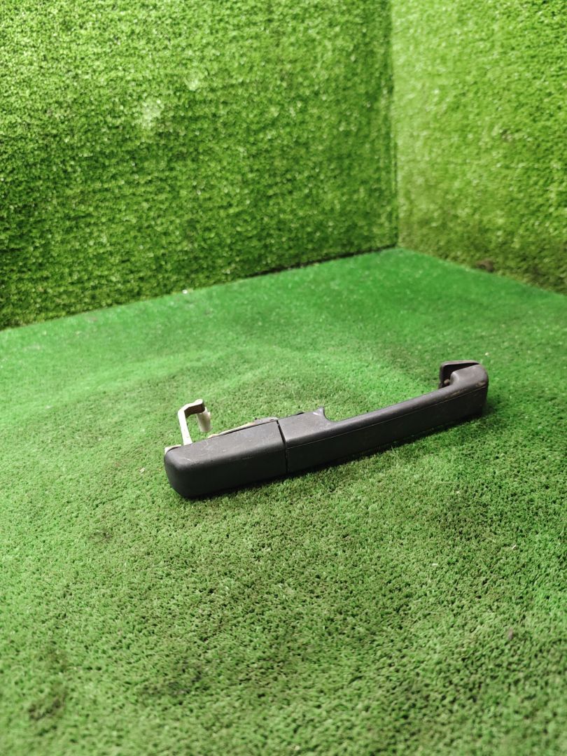 ручка наружная Volkswagen Passat B3 1991, 1.8 л., бензин, МКПП, универсал - фото №1