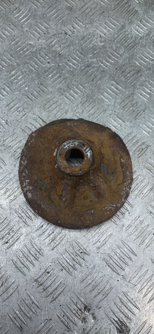 опора амортизатора верхняя (чашка) Mazda 323 5 поколение 1998, 1.5 л., бензин, МКПП, хетчбэк 3 дв. - фото №1