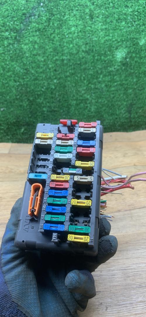 блок предохранителей Citroen Xsara 1 поколение 1998, 1.4 л., бензин, МКПП, хетчбэк 3 дв. - фото №1