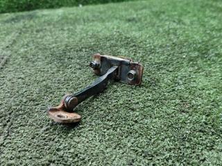 ограничитель открывания двери Kia Rio 1 поколение 2001, 1.3 л., бензин, МКПП, универсал