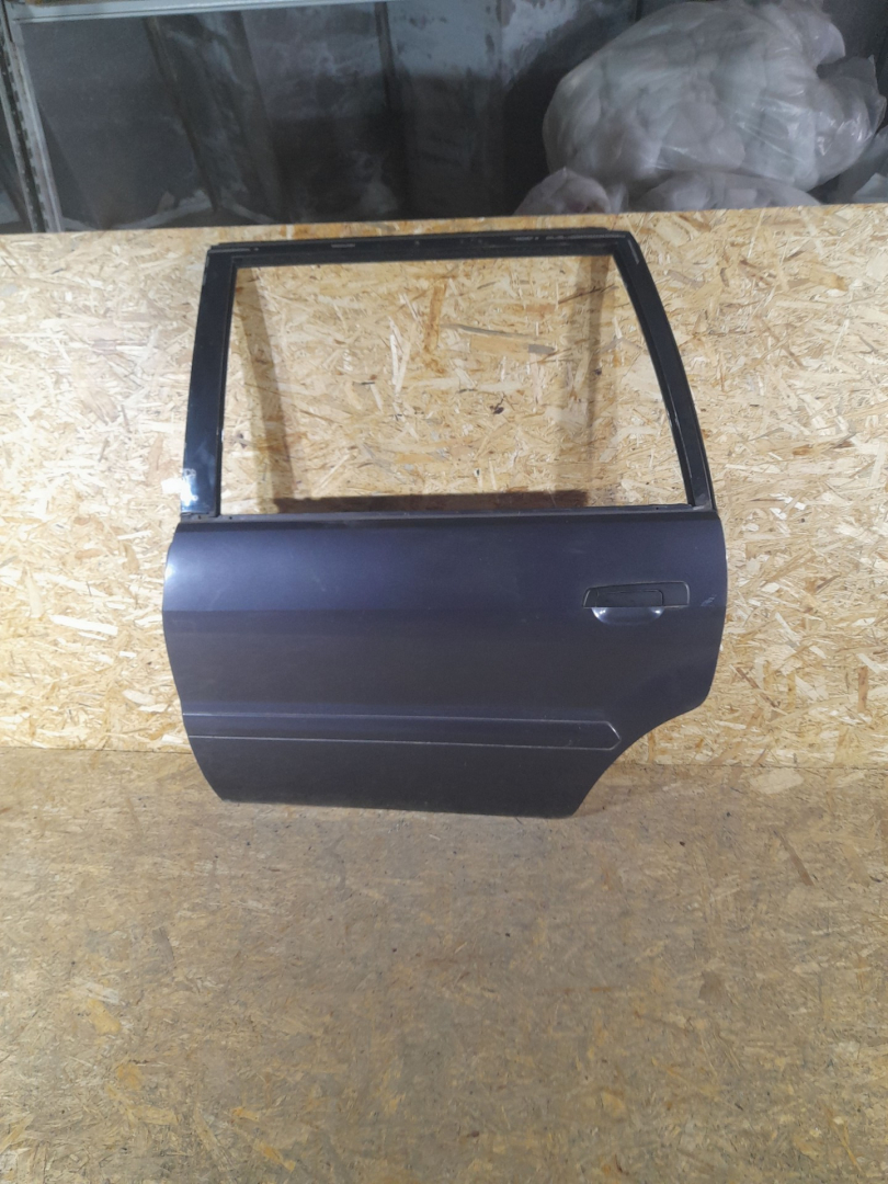 дверь задняя левая Mitsubishi Space Wagon 3 поколение (Typ N50) 2000, 2.4 л., GDi, бензин, МКПП, минивэн - фото №1