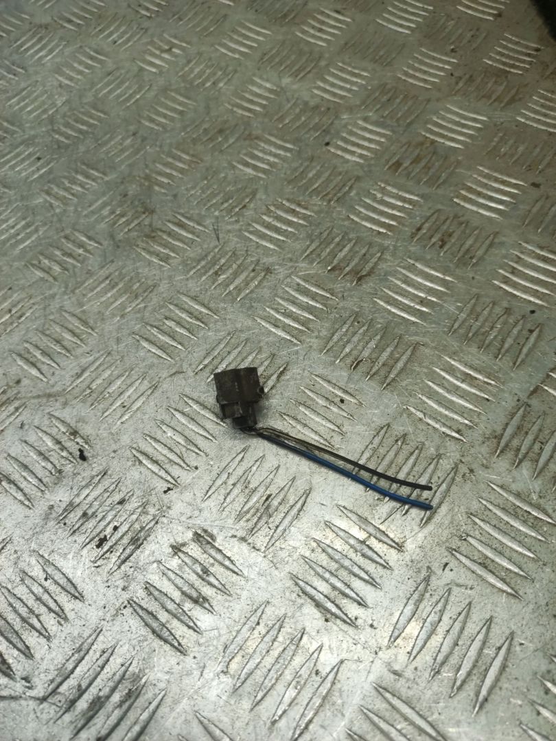 датчик уровня масла Toyota Avensis 1 поколение (T220) 2000, 2.0 л., 2C-T, дизель, МКПП, универсал - фото №1