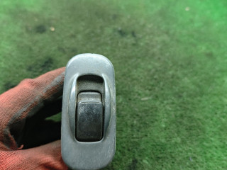 кнопка стеклоподъемника двери задней правой Mitsubishi Galant 7 поколение 1995, 1.8 л., 4G93 (SOHC 16V), бензин, МКПП, седан