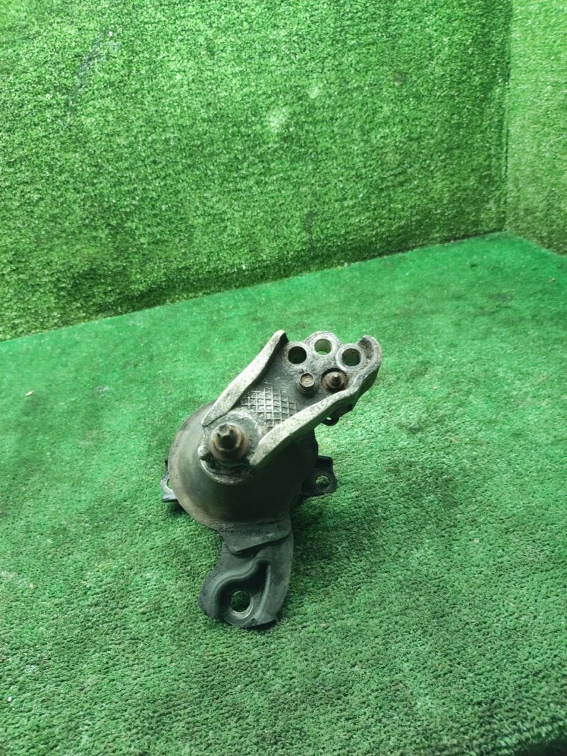 подушка крепления двигателя Honda Accord 6 поколение 1999, 1.6 л., бензин, МКПП, хетчбэк 5 дв. - фото №1