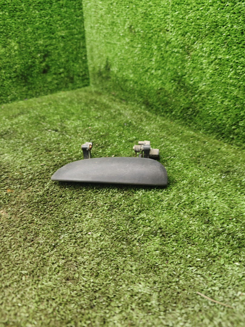 ручка наружная задняя левая Kia Rio 1 поколение 2002, 1.3 л., бензин, МКПП, седан - фото №1