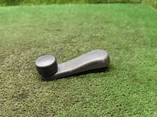 ручка стеклоподъемника задней правой Skoda Fabia 1 поколение [рестайлинг] 2007, 1.2 л., бензин, МКПП, седан, 1H0837581D