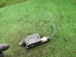 активатор замка багажника Toyota Avensis 1 поколение (T220) 2000, 2.0 л., 2C-T, дизель, МКПП, универсал, 69150-05010