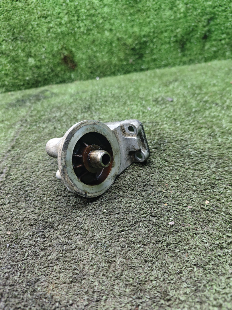 корпус масляного фильтра Volkswagen Vento 1 поколение 1995, 1.6 л., бензин, МКПП, седан - фото №1