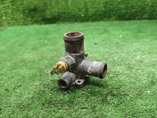 фланец (тройник) системы охлаждения Volkswagen Golf 3 поколение 1995, 1.8 л., бензин