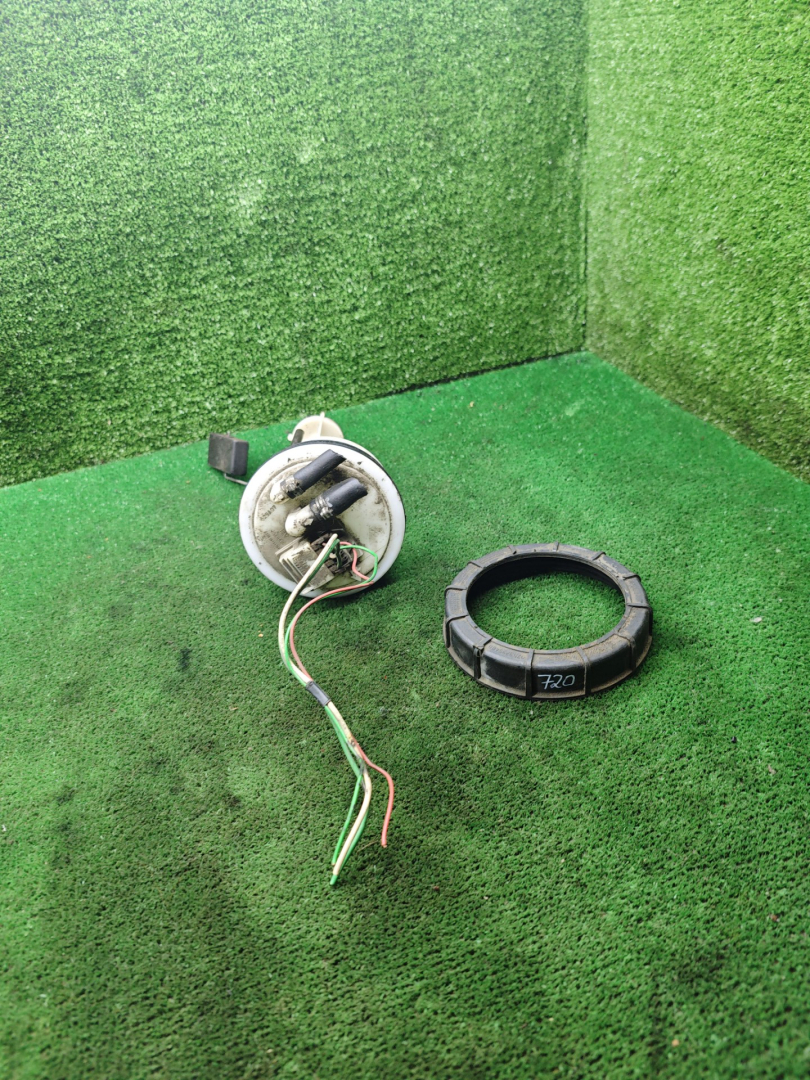 датчик уровня топлива Citroen Xantia 1 поколение 1998, 1.9 л., D, дизель, МКПП, хетчбэк 5 дв. - фото №1