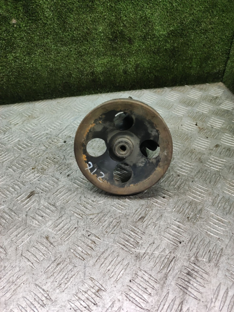 насос гидроусилителя руля Opel Sintra 1 поколение 1997, 2.2 л., X 22 XE, бензин, МКПП, минивэн, 90468384 - фото №1