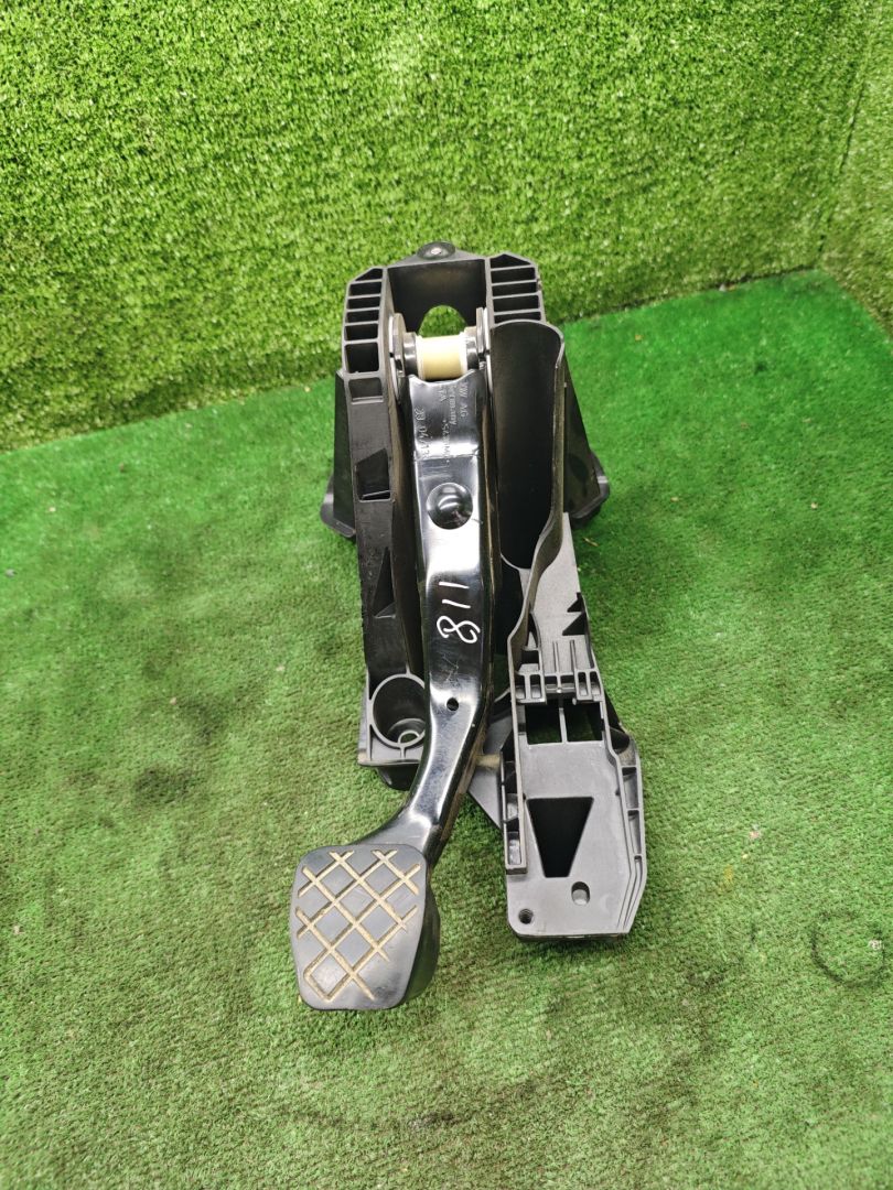 педаль тормоза Skoda Octavia 3 поколение (A7) 2013, 1.8 л., бензин, МКПП, лифтбэк, 5Q1721058AL - фото №1