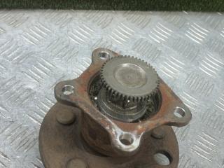 ступица задняя левая Toyota Avensis 1 поколение (T220) 1998, 2.0 л., дизель, МКПП, седан