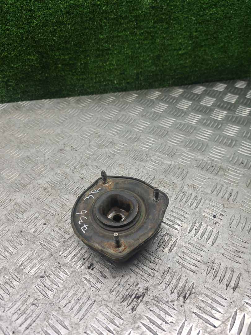 опора амортизатора верхняя (чашка) Toyota Corolla 7 поколение (E100) 1995, 1.6 л., 4A-FE, бензин, МКПП, хетчбэк 3 дв. - фото №1