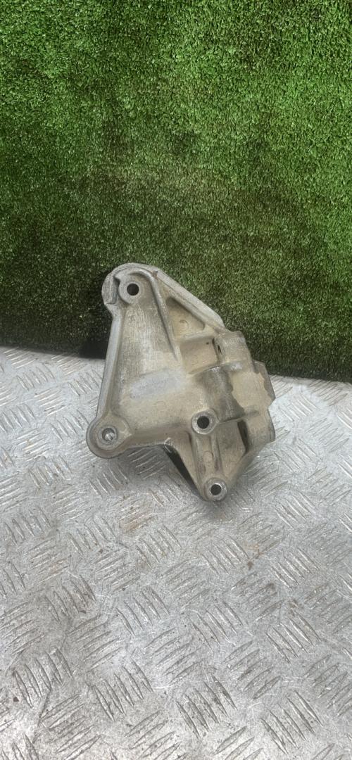 кронштейн двигателя Dodge Caravan 4 поколение 2001, 2.4 л., бензин, АКПП, минивэн, 04861391AB - фото №1