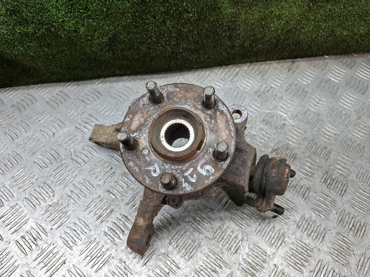 ступица передняя правая Toyota Avensis 1 поколение (T220) 1999, 1.6 л., 4A-FE, бензин, МКПП, седан, передний привод - фото №1