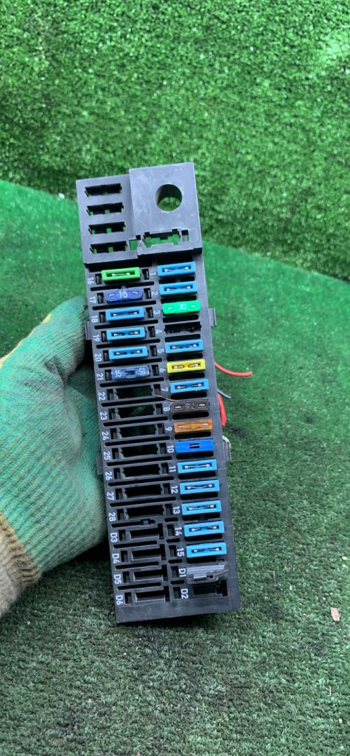 блок предохранителей Mercedes-Benz T1 207-210D W601 1995, 2.3 л., дизель, МКПП, микроавтобус - фото №1