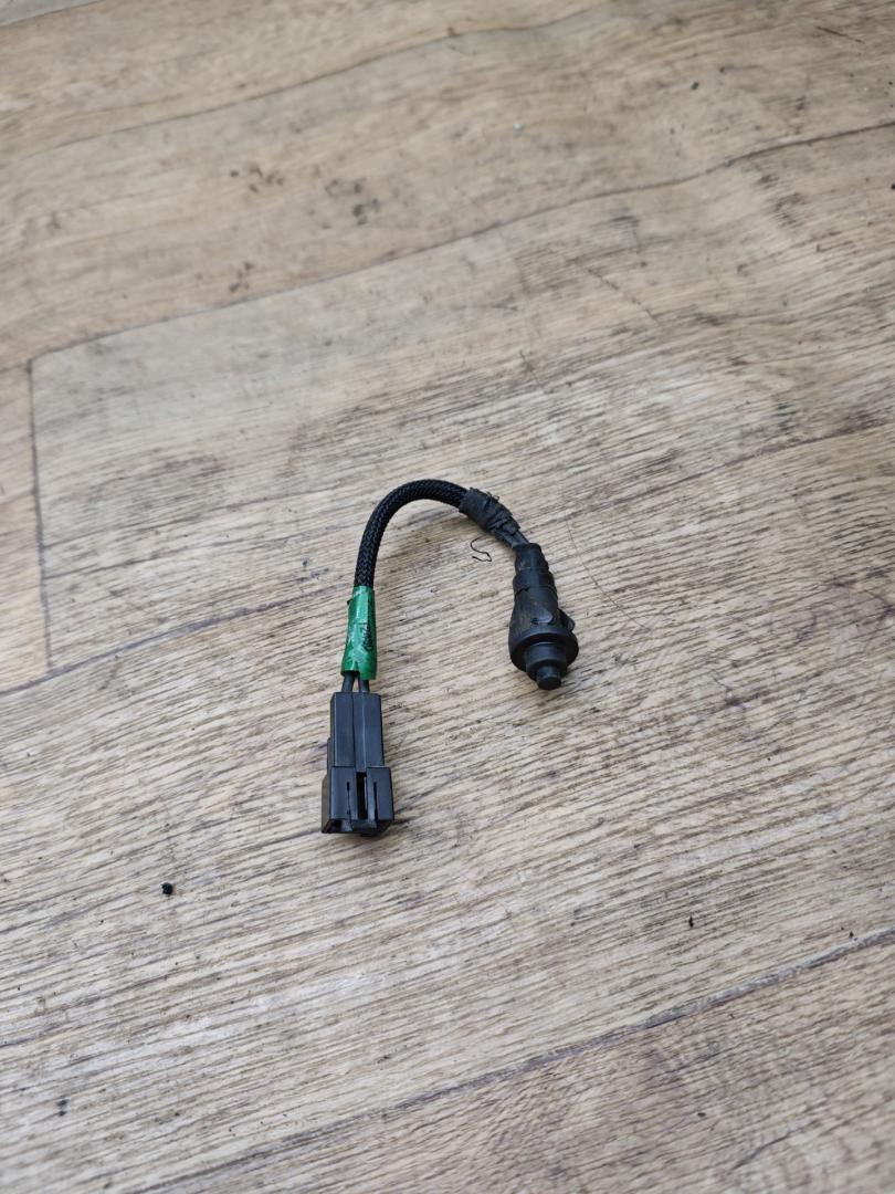 выключатель концевой (концевик) Chrysler Voyager 3 поколение 1999, 2.5 л., дизель, МКПП, минивэн, 04685582AB - фото №1