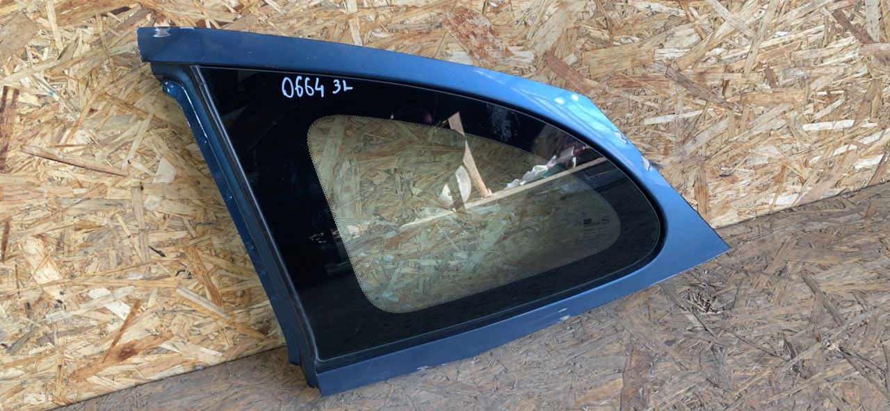 стекло кузовное боковое левое Kia Rio 1 поколение 2001, 1.3 л., бензин, МКПП, универсал - фото №1