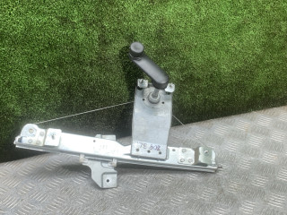 стеклоподъемник задний левый Renault Duster 1 поколение [рестайлинг] 2017, 2.0 л., бензин, МКПП, внедорожник 5 дв., полный привод, 827212353R