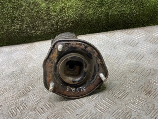 опора амортизатора верхняя (чашка) Toyota Avensis 1 поколение (T220) 1999, 1.6 л., 4A-FE, бензин, МКПП, седан, передний привод