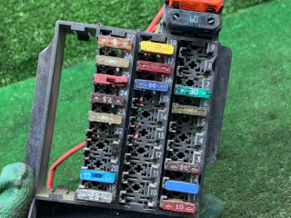 блок предохранителей Mercedes-Benz Vito W638 2002, 2.2 л., CDi, дизель, МКПП, микроавтобус