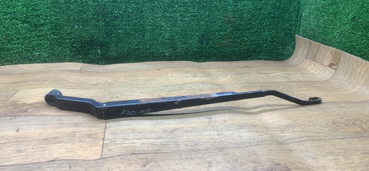 щеткодержатель (поводок стеклоочистителя, дворник) Toyota Carina E 1 поколение T190 1998, 2.0 л., 2C-TE, дизель, МКПП, универсал - фото №1