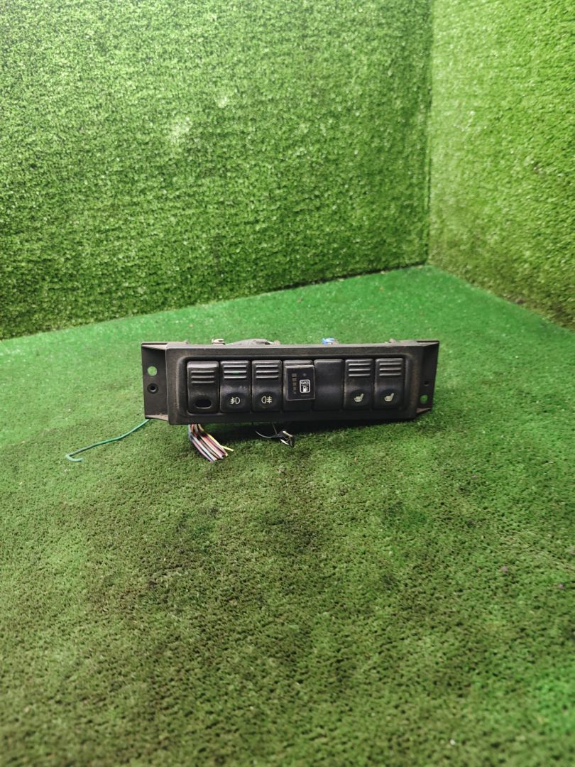 кнопка (выключатель) Opel Sintra 1 поколение 1997, 2.2 л., X 22 XE, бензин, МКПП, минивэн - фото №1