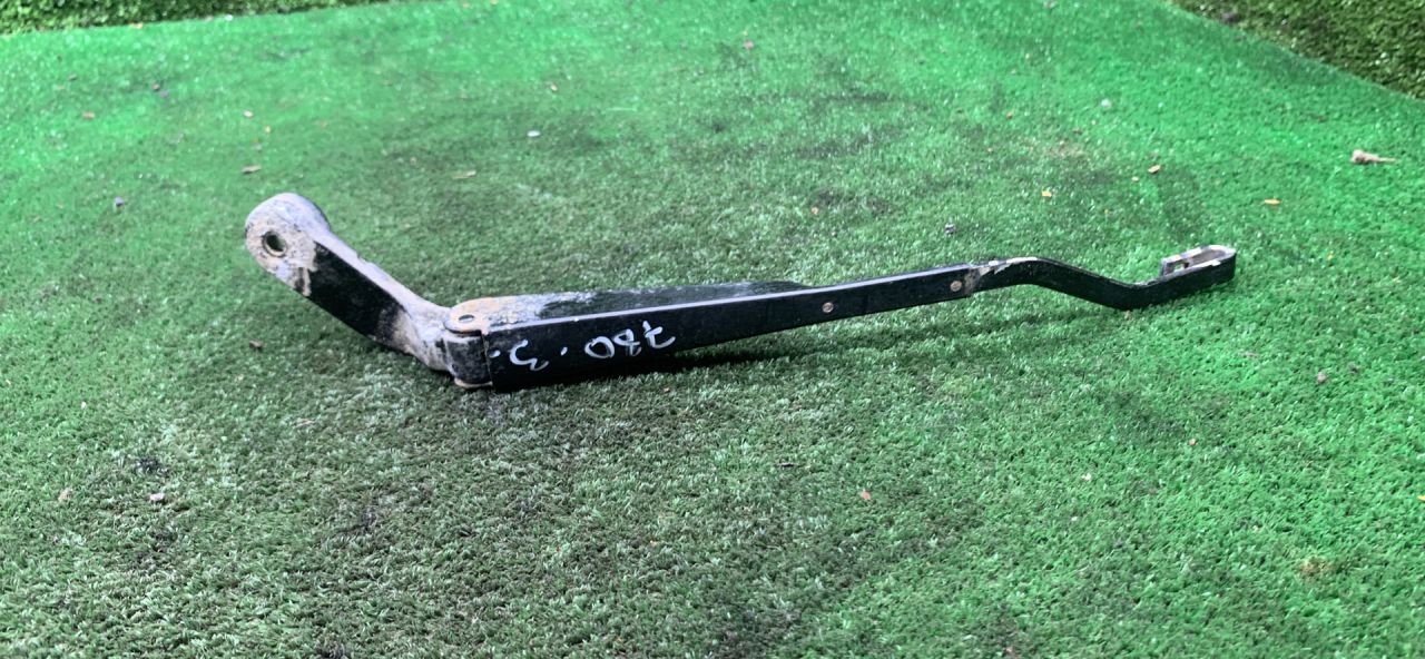 щеткодержатель задний Toyota Picnic 1 поколение XM10 2000, 2.0 л., бензин, МКПП, минивэн - фото №1