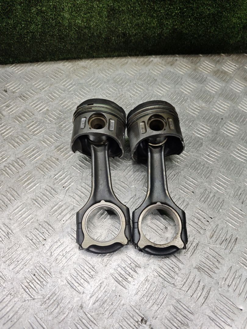 поршень Mercedes-Benz Vito W638 2002, 2.2 л., CDi, дизель, МКПП, микроавтобус - фото №1