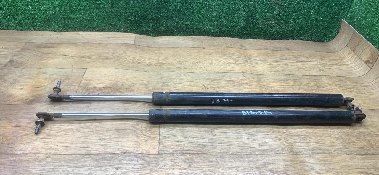 амортизатор крышки багажника (3-5 двери) Chrysler Voyager 3 поколение 1999, 2.4 л., бензин, АКПП, минивэн - фото №1