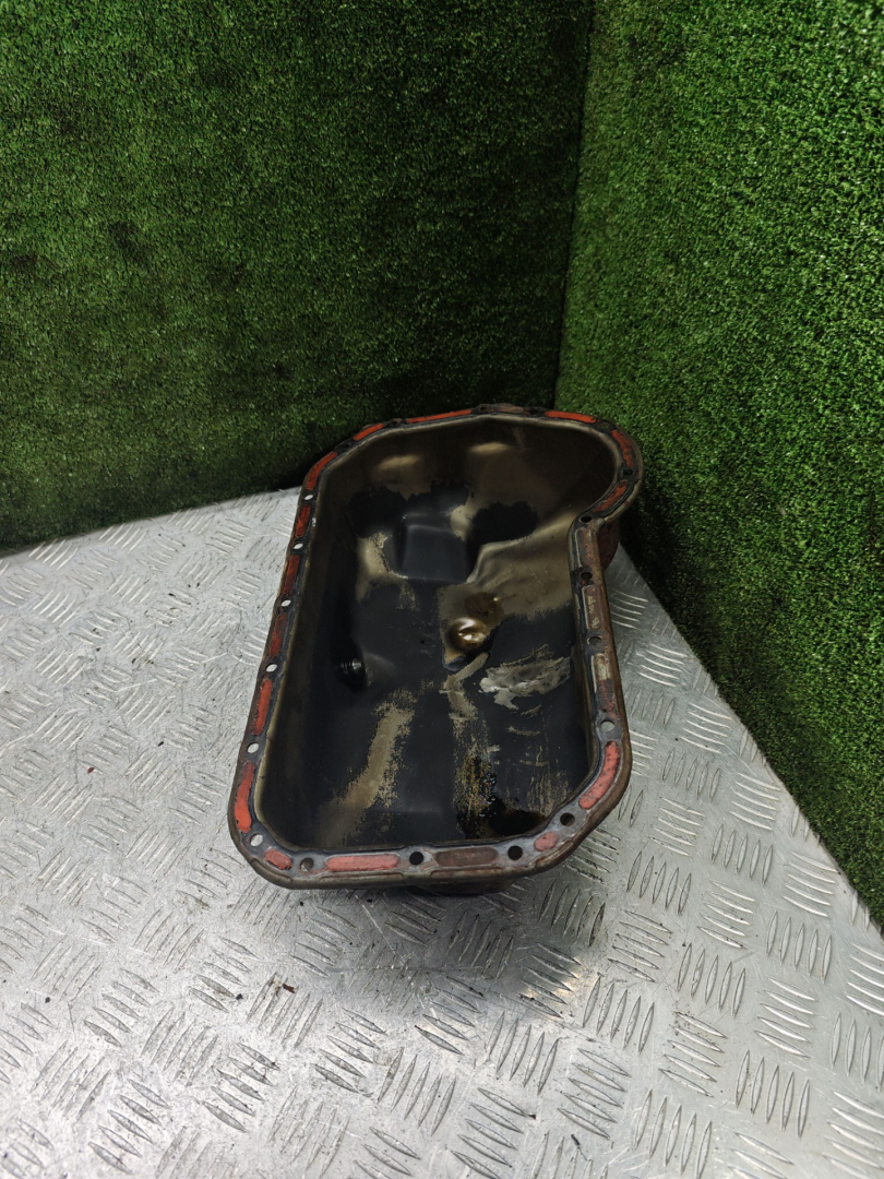 масляный поддон Volkswagen Passat B4 1995, 2.0 л., бензин, МКПП - фото №1