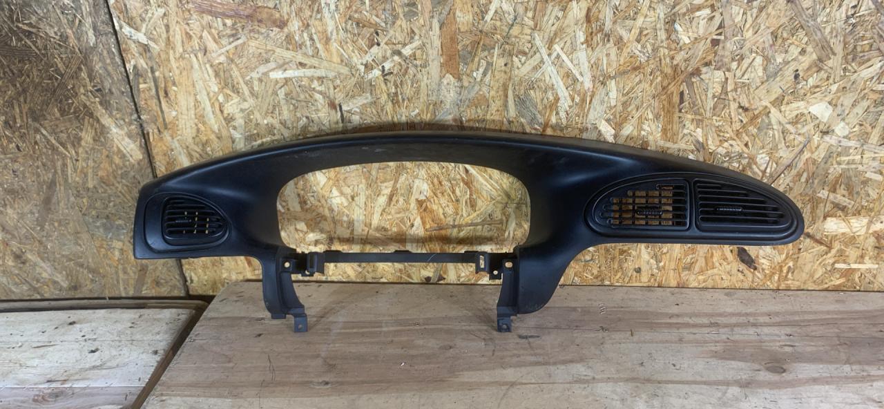 рамка панели приборов Chrysler Voyager 3 поколение 2000, 2.5 л., дизель, МКПП, минивэн - фото №1