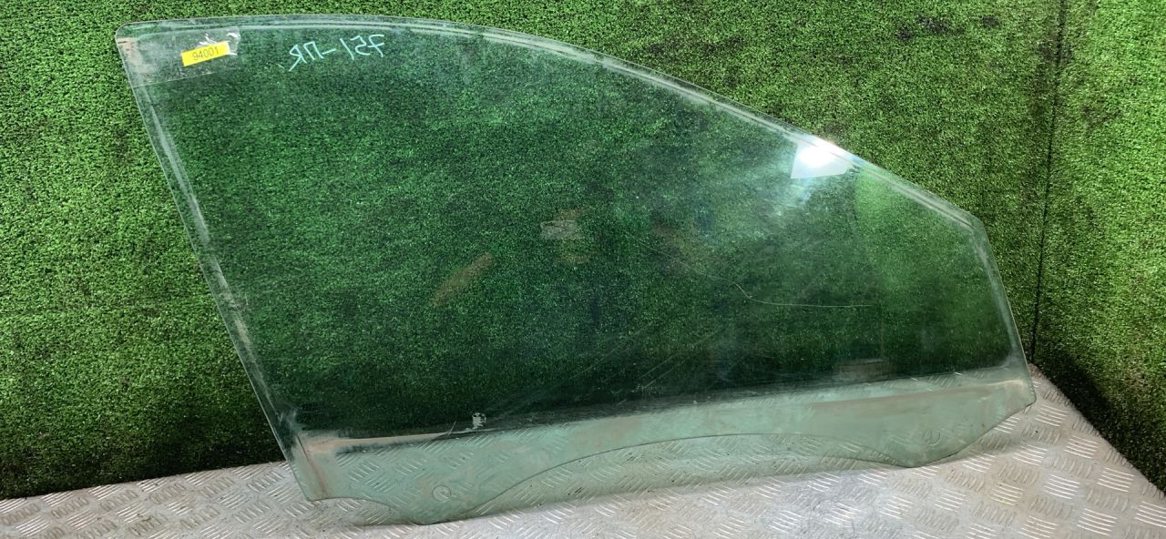 стекло двери передней правой Renault Laguna 2 поколение 2002, 1.9 л., DCi, дизель, 6МКПП, хетчбэк 5 дв. - фото №1