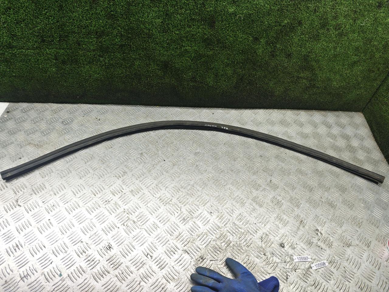 уплотнитель подкапотного пространства Opel Sintra 1 поколение 1997, 2.2 л., X 22 XE, бензин, МКПП, минивэн - фото №1