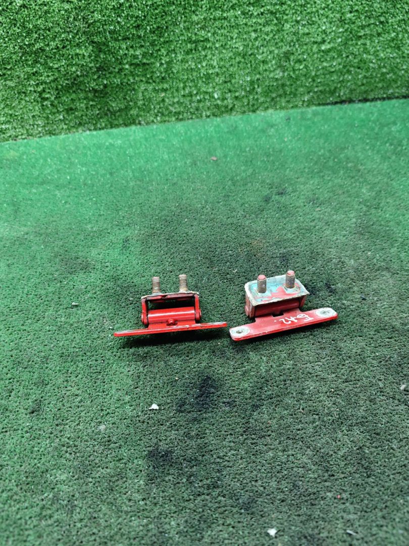 петля крышки багажника Rover 200 Series 3 поколение 1997, 1.4 л., бензин, МКПП, хетчбэк 5 дв. - фото №1