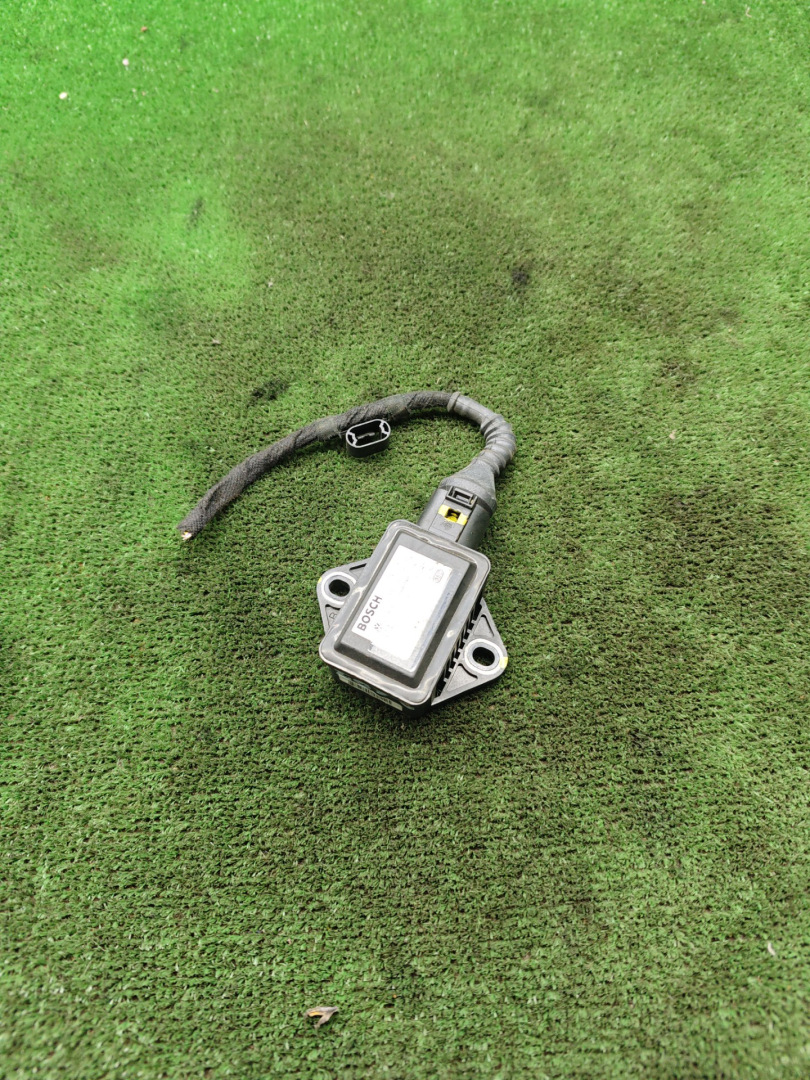 датчик ускорения Skoda Superb 1 поколение 2006, 2.8 л., бензин, АКПП, седан, 8E0907637A - фото №1