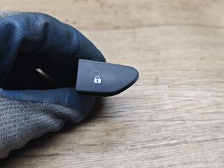 кнопка центрального замка Renault Duster 1 поколение [рестайлинг] 2017, 2.0 л., бензин, МКПП, внедорожник 5 дв., полный привод, 252103678R