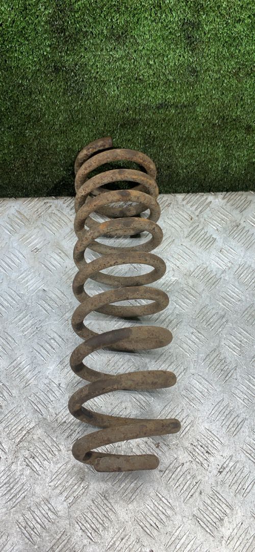 пружина задняя Volkswagen Passat B3 1990, 1.9 л., TDi, дизель, МКПП, универсал - фото №1