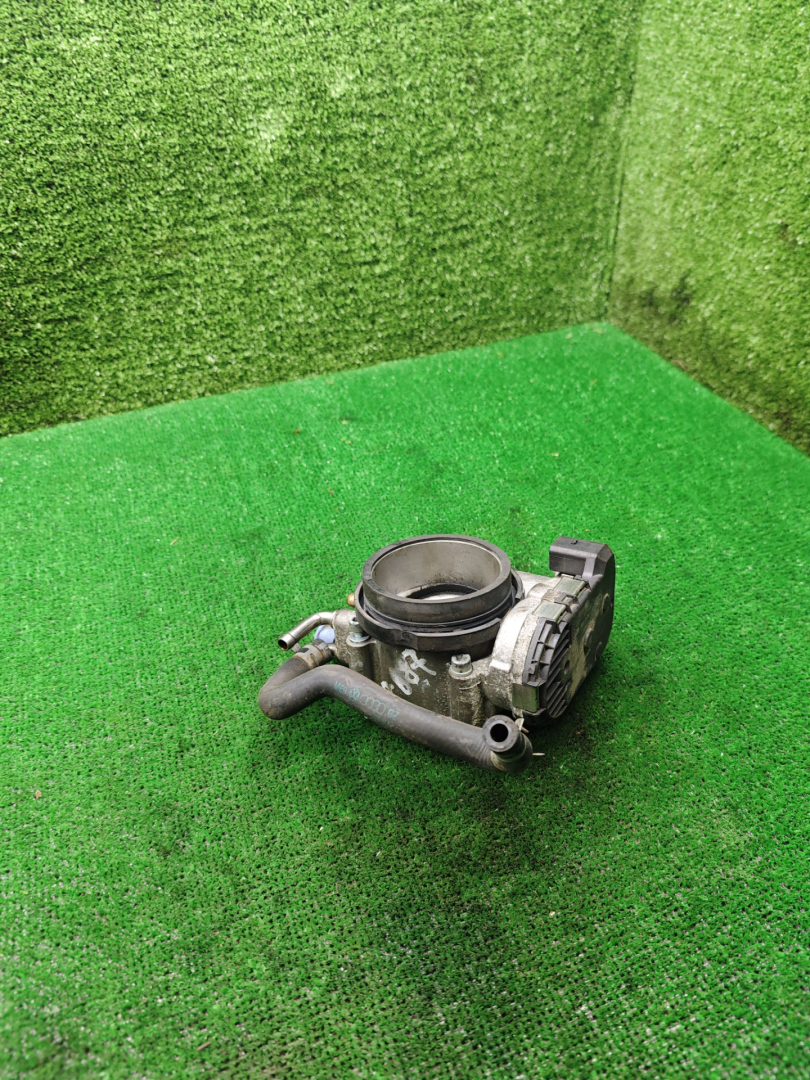 заслонка дроссельная Skoda Superb 1 поколение 2006, 2.8 л., бензин, АКПП, седан, 078133062B, 0280750030 - фото №1