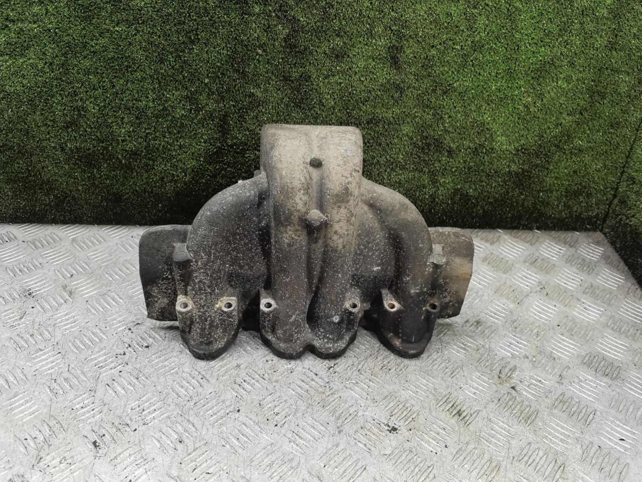 коллектор впускной Volkswagen Passat B4 1995, 2.0 л., бензин, АКПП, седан, 037133223AM - фото №1