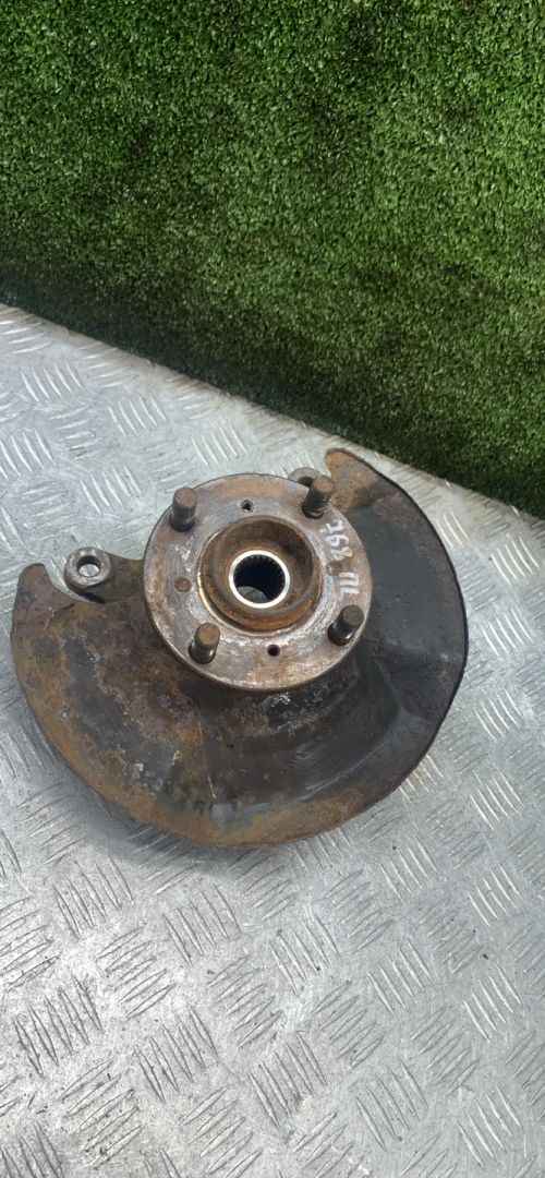 ступица передняя левая Suzuki Baleno 1 поколение 1997, 1.6 л., бензин, МКПП, универсал - фото №1